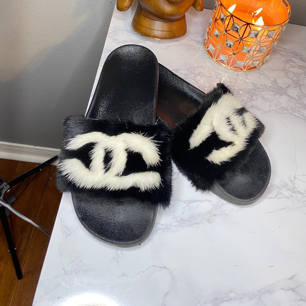 Fluffy Chanel slides